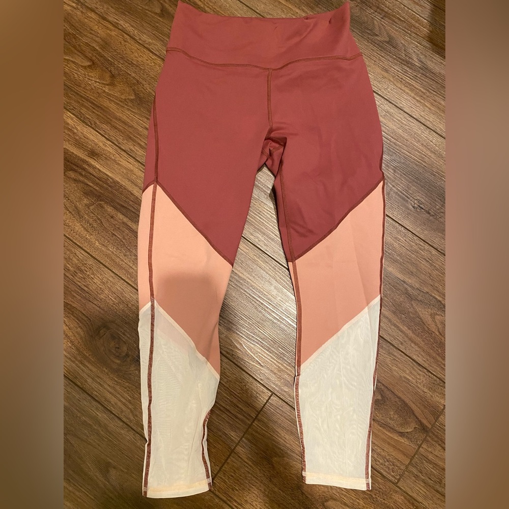 BRAND NEW with tags!Fabletics work out leggings. Mauve, peach, white Size medium